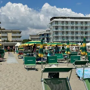hotel-mediterraneo-lido-di-savio.emilia-romagnahotels.net/